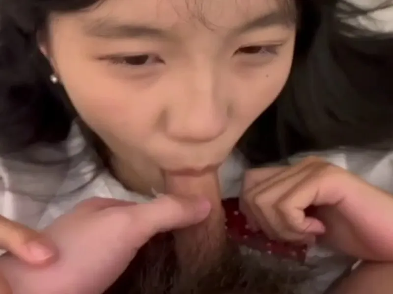 Em loli dễ thương mút buồi biến em thành con đào nứng p2